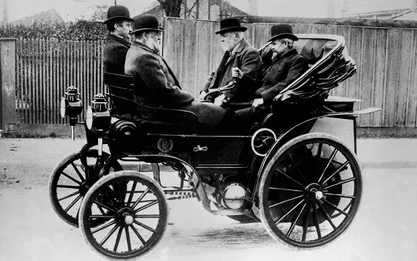 Gottlieb Daimler's belt driven car, 1895