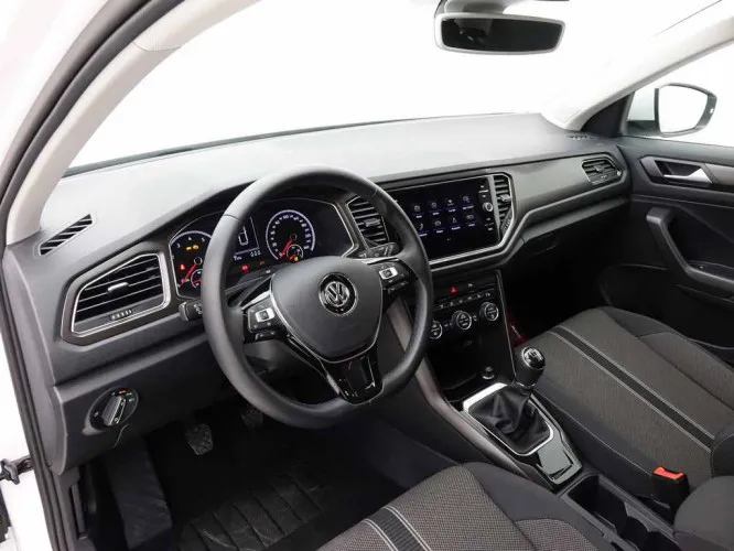Volkswagen T-Roc 1.5 TSi 150 Design + GPS + Privacy Glass + LED Lights Image 8