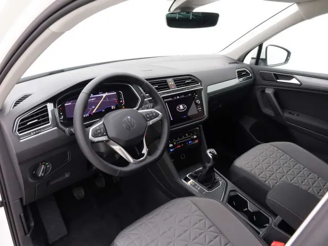 Volkswagen Tiguan 1.5 TSi 150 Life + GPS + Virtual Pro + Winter + LED + Nizza18 Image 8