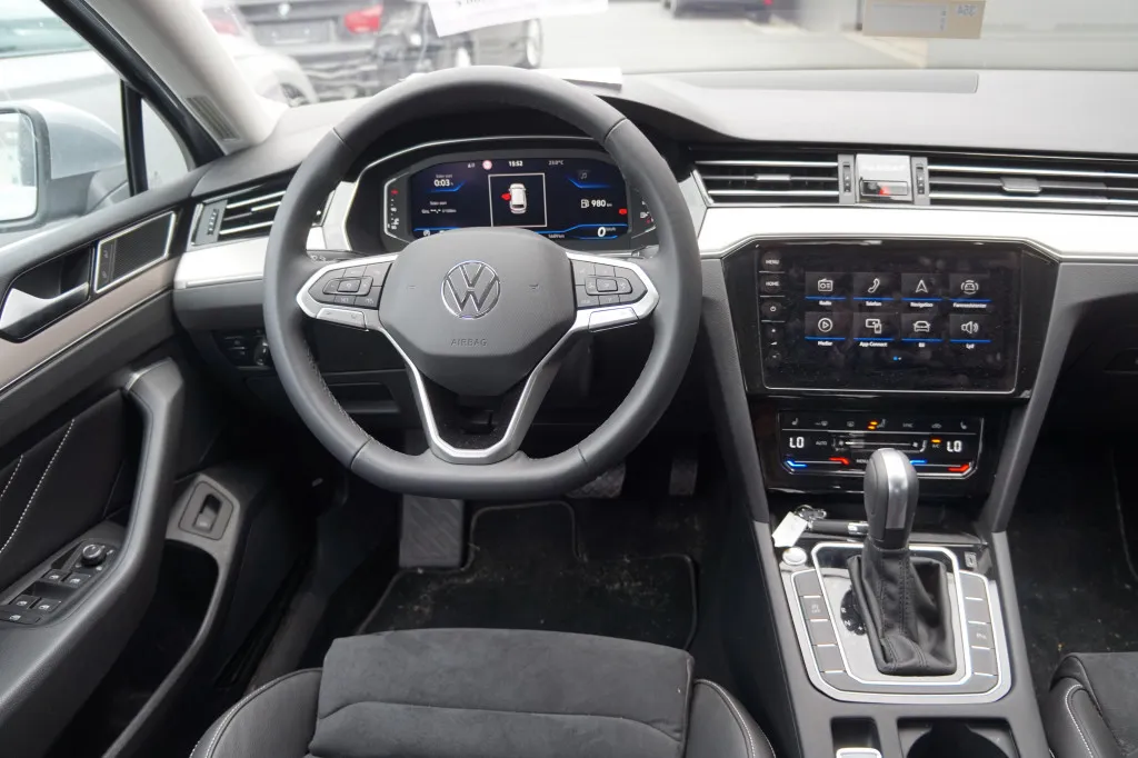 Volkswagen Passat VARIANT 1.5 TSI DSG ELEGANCE FACELIFT*NAVI PRO Image 9