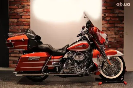 Harley-Davidson FLHTCU 