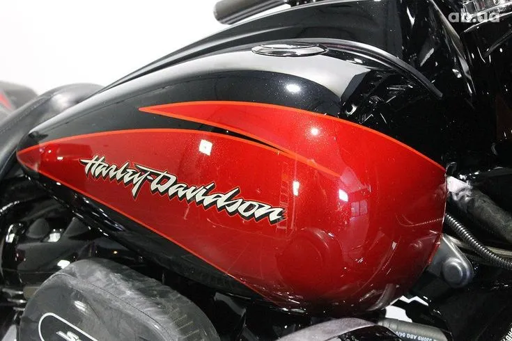 Harley-Davidson FLHXSE  Image 3